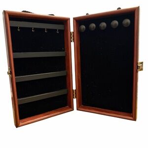 Showcase ToGo Wooden Jewelry Display Case